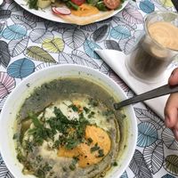 Zupa szczawiowa z jajkiem wegańskim👌🏻👌🏻  Sorrel soup with vegan egg 🌱✨ It’s a YES from me☺️😘 at Kuchnia PoWolność in Poznan