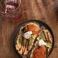 Vegan zalm met avocado, vegan kruidenkaas en scrambled tofu  at Plant B in Antwerpen