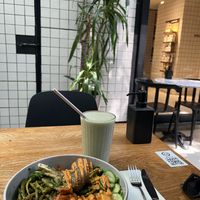 Vegan bowl with quinoa meatballs and green smoothie   at YayaRaw in Izmir