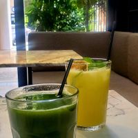 Green juice and lemonata at YayaRaw in Izmir