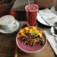 Berry bowl, latte matcha and beetroot juice at Goodsouls Kitchen in Chiang Mai