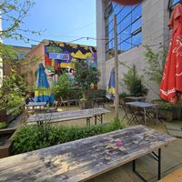 Outdoor seating at Het Strand - The Strand in Leuven