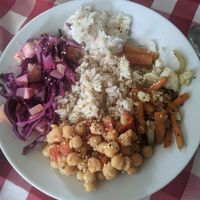 Main dish (included in daily menu for 25.000 COP) - 4/5 at El Arbol de la Vida - Maybe closed in Medellin