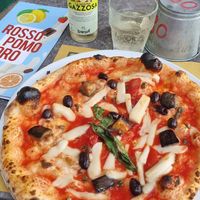 Pizza vegana at Rossopomodoro in Trieste