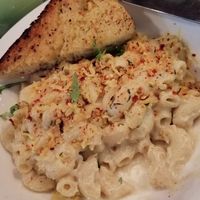 mac and cheese w garlic bread at Eat Street in Belfast