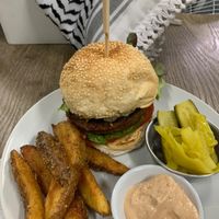 🇵🇸⚖️👩🏽‍🍼🇹🇭🇵🇸Vegan Burger with Pickles and Plant-based Mayonnaise 🌏⚖️🇵🇸🗝️📚🌍🇵🇸 Apartheid-free, from the River - one ful at Alchemy Vegan in Chiang Mai