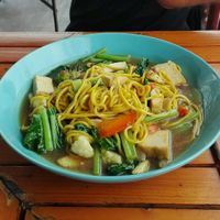 yellow noodels with veggies and tofu at Pinto Restaurant in Koh Lanta