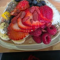 Chocolate peanut butter banana breakfast bowl at Ginger & Mint in East London