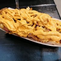 Essa foi a porção de linguiça vegetal com o cheddar deles que é dos deuses. A gente queria até comprar esse cheddar pra comer em casa mas infelizmente ainda não vendiam. at Açougue Vegano - Barra da Tijuca in Rio De Janeiro