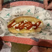 Mano, olha essa cachorro quente 🤤🤤🤤. Meu namorado onívoro que comeu. Vcs tem noção? Perfeito! at Açougue Vegano - Barra da Tijuca in Rio De Janeiro