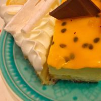 pie de limon y pie de maracuyá  at Pastelería y Panadería Sinfonía in Santiago
