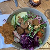 Salade de falafels   at Cafe & Bar 21 in Rovaniemi