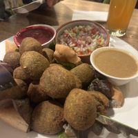 El falafel me pareció un poco dulce para mi gusto pero estaba bien.  at Trivio Resto Bar in Huaraz
