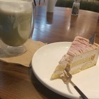 Taro cake with matcha latte at Veganday Cuisine in Taichung