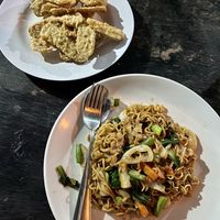 Vegetable noodles with crispy tempeh   at ZZZ Warung Local Food in 