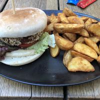 Vegan Burger with wedges  at Blauer Engel in Ludwigsburg