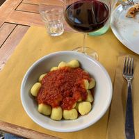Varie opzioni vegan tra cui bruschette al pomodoro, pizza marinara e piatto del giorno gnocchi al pomodoro🍅 at Belin Restaurante in Gran Canaria