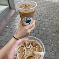 Iced Latte Macchiato mit Hafermilch  at MoccaSin Coffee in Karlsruhe