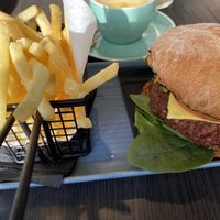 Hearty burger 🍔 and shoestring fries at Hale & Hearty in Waterloo