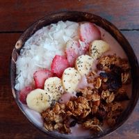 Strawberry and banana vegan smoothie at Yogi Bar  in 