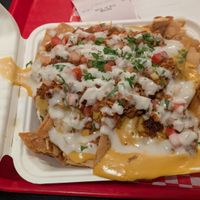 Nachos con tinga at Doomie's NextMex - Vine in Hollywood