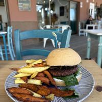 Heura-Burger, relativ fettig, glutenfrei #Veganuary at Happy Cactus in Fuerteventura