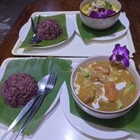 Massaman (front) and green curry (both 100Thb) with rice (2x40THB) at Organic Vegetarian Food by Mrs. Pong in Koh Phangan