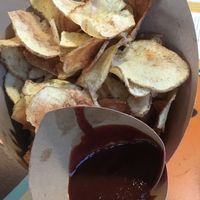 Garlic flavoured chips at Open Baladin in Cuneo