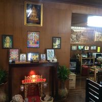 Inside restaurant B at Waengbun Lampang in Lampang