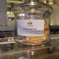 Vegan chocolate chip cookies at Celicioso Barquillo in Madrid