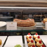 Raw vegan sugar free banana and dates cake at Celicioso Barquillo in Madrid