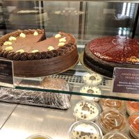 Vegan triple chocolate and chocolate&raspberry cakes at Celicioso Barquillo in Madrid