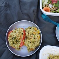 Poivrons farcis aux quinoa, légumes et pois chiches at Vegetalicia in Namur