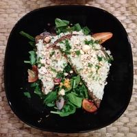L’étincelante
Toast à la crème d'endives, noisettes et pousses d'épinards at Vegetalicia in Namur