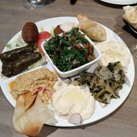 Gemischter veganer Teller für 13,90 Euro at Tabouleh in Dusseldorf