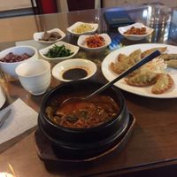 korean hot soup and dumlings, with free tea and side dishes at Oh Se Gae Hyang - 오세계향 in Seoul