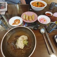 Cold noodles, Mandus, side dishes and Jjampong at Oh Se Gae Hyang - 오세계향 in Seoul