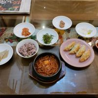 Soy meat jjigae and mandu with banchan at Oh Se Gae Hyang - 오세계향 in Seoul