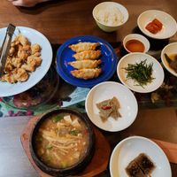 Vegan chicken, dumplings (4 pcs.), Stew and all the sights that came with it at Oh Se Gae Hyang - 오세계향 in Seoul