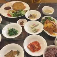 2018 - Chicken cutlet and side dishes at Oh Se Gae Hyang - 오세계향 in Seoul