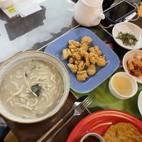 Deulkkae kalguksu and fried chicken  at Oh Se Gae Hyang - 오세계향 in Seoul