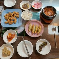 Vegan chicken mild, dumplings and beef stew at Oh Se Gae Hyang - 오세계향 in Seoul