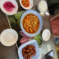 Tteokbokki and fried chicken with sauce   at Oh Se Gae Hyang - 오세계향 in Seoul