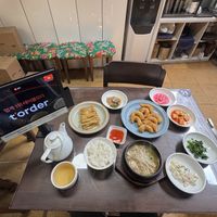 She gave free tea. And boxes for leftovers are 500 won    at Oh Se Gae Hyang - 오세계향 in Seoul