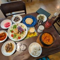 Salad, tofu stew, egg and what it comes with at Oh Se Gae Hyang - 오세계향 in Seoul