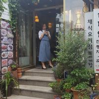 Entrance where you line up to get in at Oh Se Gae Hyang - 오세계향 in Seoul