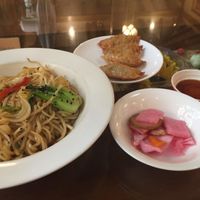 Noodle dish and dumplings at Oh Se Gae Hyang - 오세계향 in Seoul