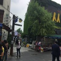 The entrance from Insadong-gil...watch the two yellow ㅆ at Oh Se Gae Hyang - 오세계향 in Seoul