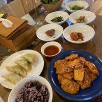 I had BBQ (bottom right corner) everything else came with it. 14000 at Oh Se Gae Hyang - 오세계향 in Seoul