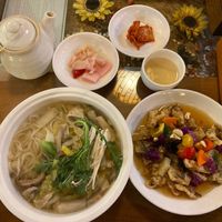 Mains and free sides and tea at Oh Se Gae Hyang - 오세계향 in Seoul